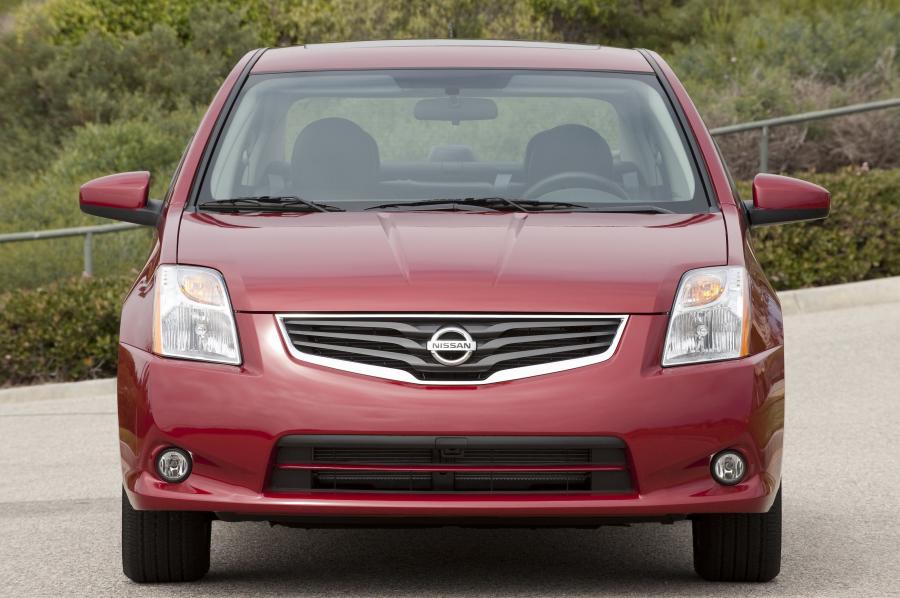  Nissan Sentra 2010 года  (фото 42 из 68)